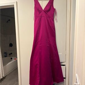 Elegant Fuchsia V‑Neck Maxi Dress